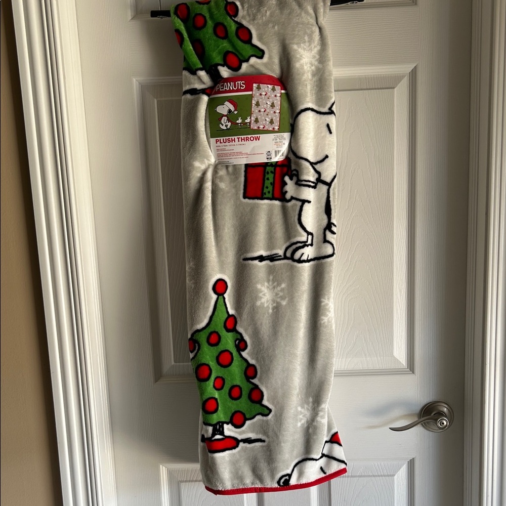 Peanuts Gray and Red Christmas Throw